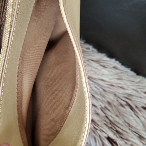 Liz Claiborne tan bag w/ gold hardware - Picture 6 of 13
